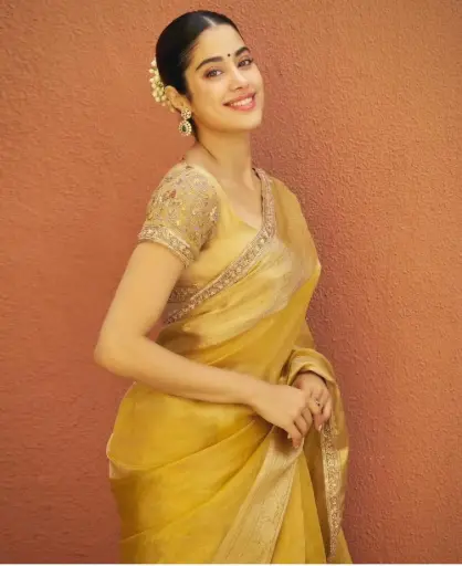Janhvi Kapoor Inspired /  Tissue Saree 